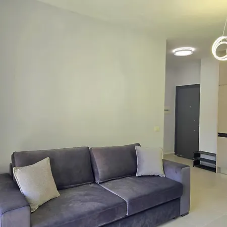 In 092 * Golem (Tirana)